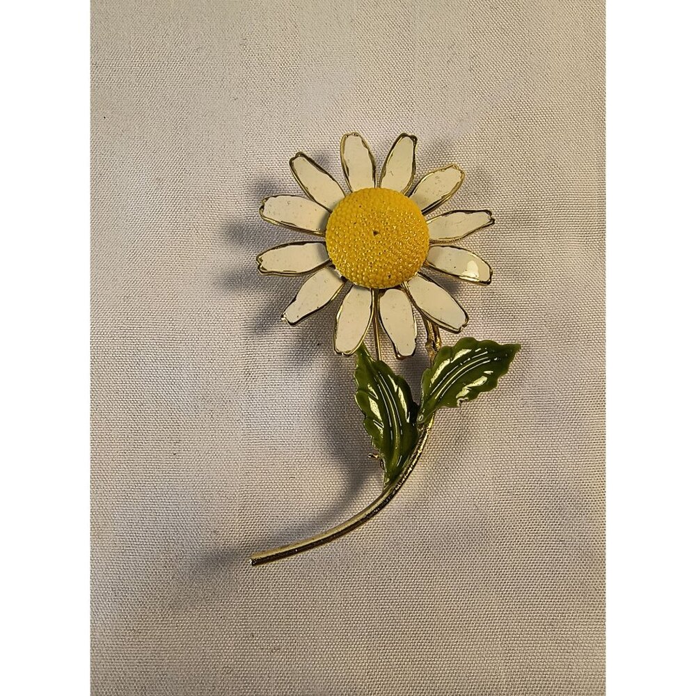 Vintage Enamel Daisy Flower Brooch Pin With Green Leaves & Gold-Tone Metal